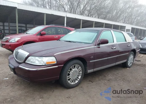 2006 Lincoln Town Car Designer Series from USA, damaged, VIN 1LNHM83V96Y619537